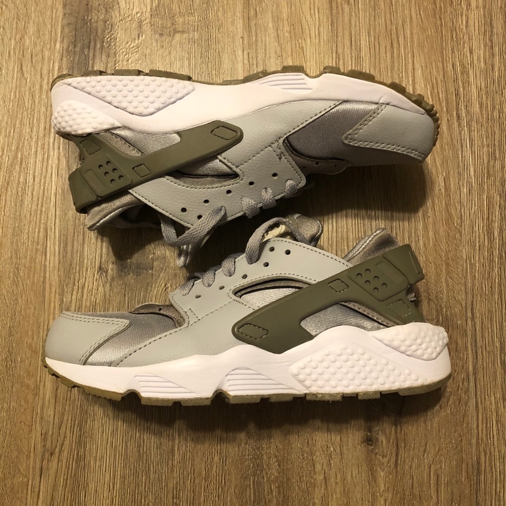 Wmns Air Huarache Run 'Wolf Grey”